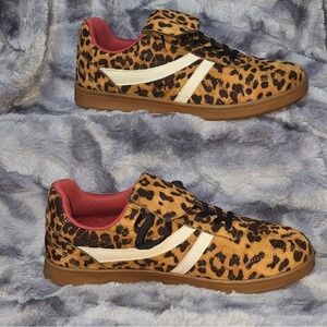 NWB STEVE MADDEN Women's Madrid Low Top Leopard Print With Gum‎ Bottoms Size 10